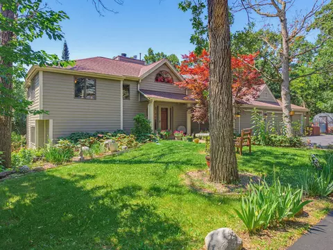 s1w31450 Hickory Holw, Delafield, WI 53018