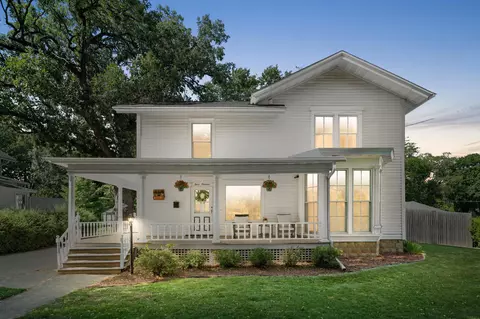 319 E Lk #319 1/2, Lake Mills, WI 53551