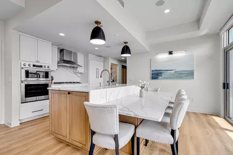 106 W Seeboth #512, Milwaukee, WI 53204