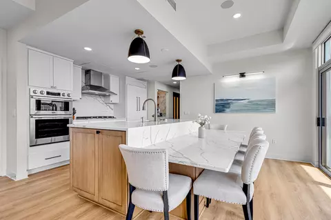 106 W Seeboth #512, Milwaukee, WI 53204