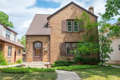 2640 N 72nd, Wauwatosa, WI 53213