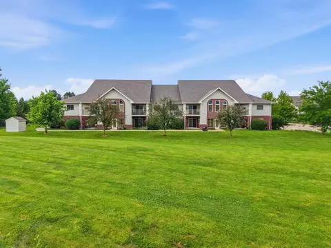 w1062 Marietta Avenue #302, Ixonia, WI 53036