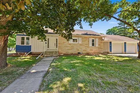 632 W Wisconsin, Oconomowoc, WI 53066