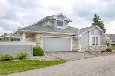 14048 W Waters Edge, New Berlin, WI 53151