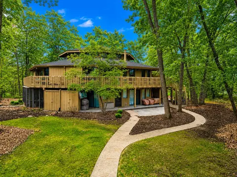 404 Deerpath #F, Fontana, WI 53125