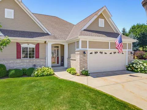 2408 Deercrest, Waukesha, WI 53188
