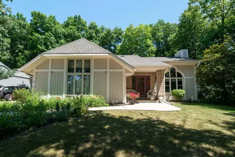 9380 S 15th, Oak Creek, WI 53154