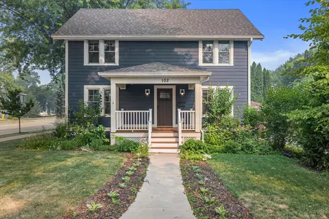 102 Woodland, Oconomowoc, WI 53066