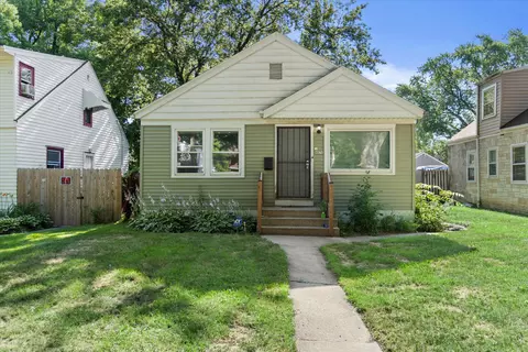 4876 N 21st, Milwaukee, WI 53209