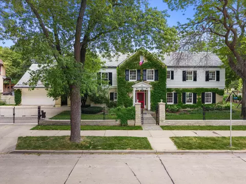 2808 N Shepard, Milwaukee, WI 53211