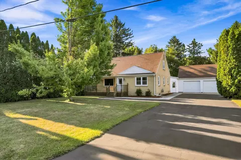 1416 W Washington, Cleveland, WI 53015