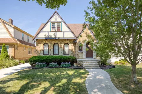 2571 N 62nd, Wauwatosa, WI 53213