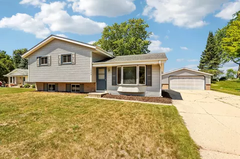 1049 S Glencrest, Saukville, WI 53080