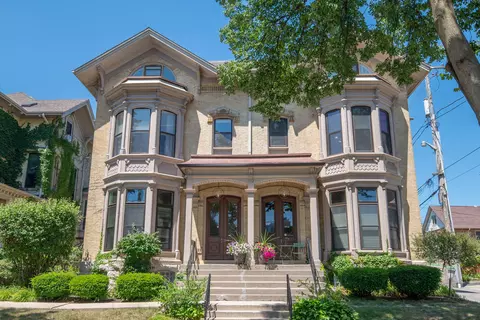 912 E Pleasant #4, Milwaukee, WI 53202