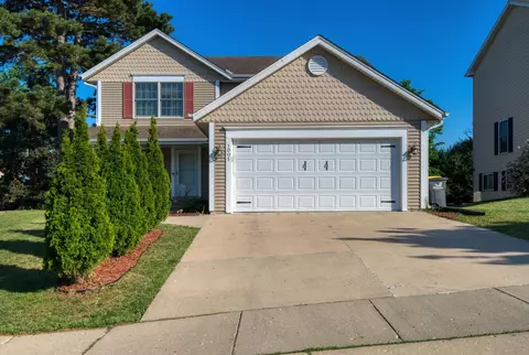 1005 Dresser, Waukesha, WI 53188