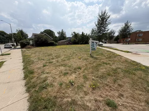 9201 W National, West Allis, WI 53227