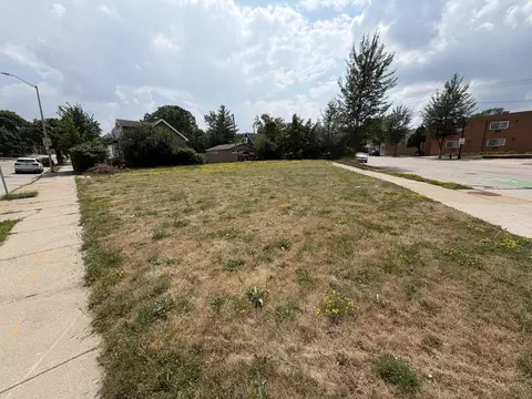 9201 W National, West Allis, WI 53227