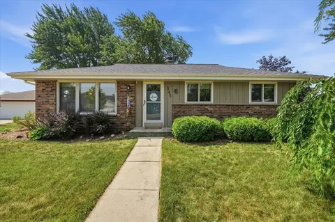 545 E Ests, Oak Creek, WI 53154