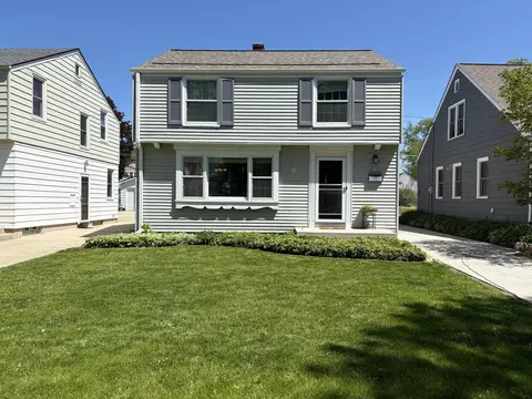4722 N Hollywood, Whitefish Bay, WI 53211