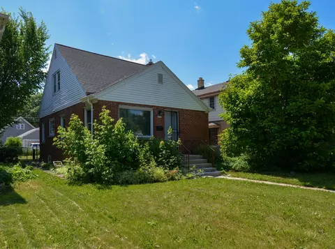 4623 W Fond Du Lac, Milwaukee, WI 53216