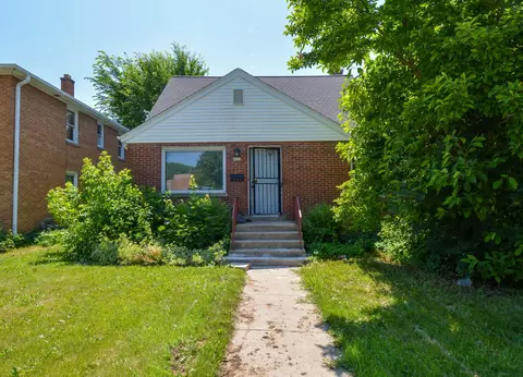 4623 W Fond Du Lac, Milwaukee, WI 53216