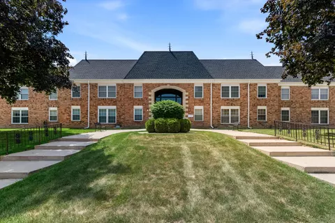 2101 Chateau #106, Grafton, WI 53024