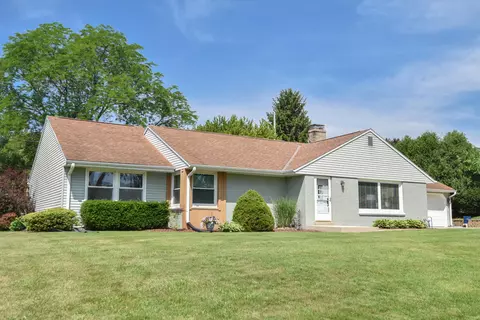 211 E Alta Loma, Thiensville, WI 53092