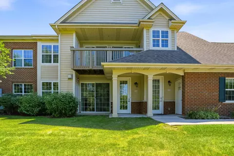 2660 W Colonial Woods, Oak Creek, WI 53154