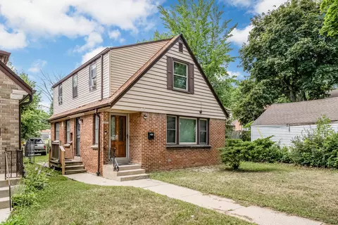 4631 W Keefe, Milwaukee, WI 53216