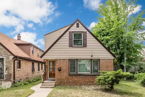 4631 W Keefe, Milwaukee, WI 53216