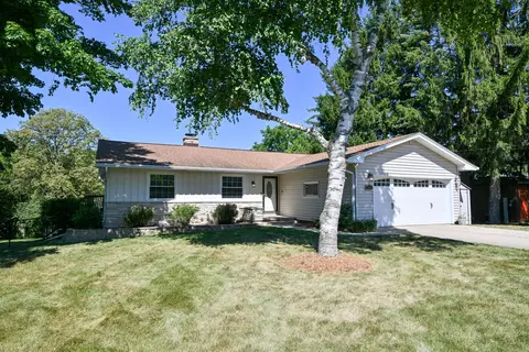 2204 Oakdale, Waukesha, WI 53189