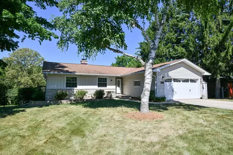 2204 Oakdale, Waukesha, WI 53189