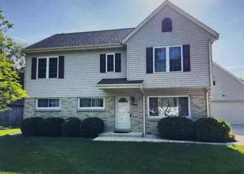 3460 Fiebrantz, Brookfield, WI 53005