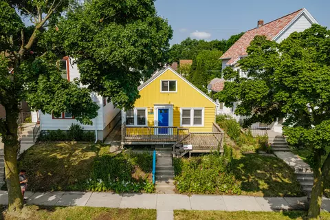 3269 N Oakland, Milwaukee, WI 53211