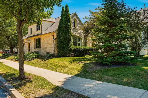 2202 S 70th, West Allis, WI 53219