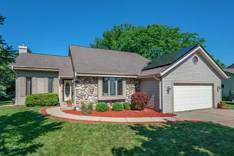 1716 Erin, Waukesha, WI 53187