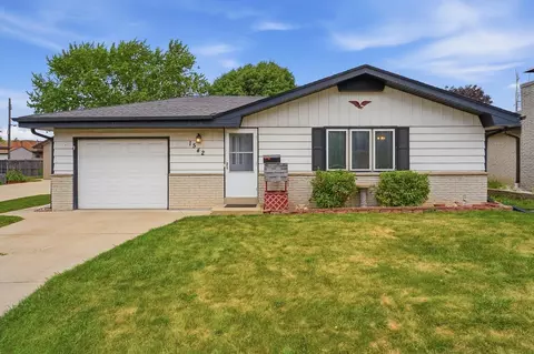 1542 W Iona, Milwaukee, WI 53221