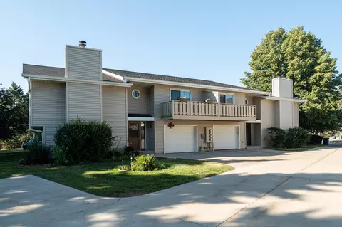 6441 S Crabapple #3, Oak Creek, WI 53154