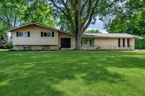 2050 Mt Kisco, Elm Grove, WI 53122