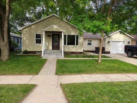 1934 N N Ctr, East Troy, WI 53120