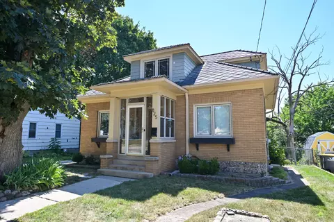 825 Buena Vis, Waukesha, WI 53188