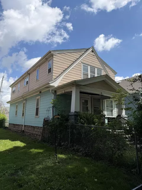 2712 W Auer, Milwaukee, WI 53216
