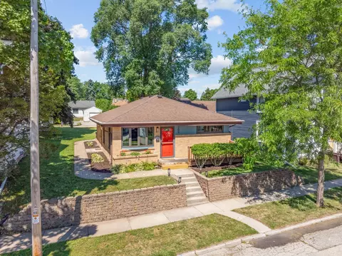 209 S Garfield, Port Washington, WI 53074