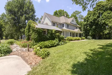 w247s8375 Stonehill, Mukwonago, WI 53149