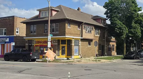 5033 W W Ctr #5033, Milwaukee, WI 53210