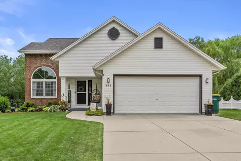 905 E Twin Oaks, Oak Creek, WI 53154