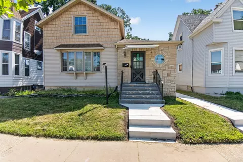 1525 Holmes, Racine, WI 53405