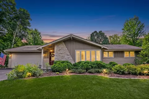 21775 Gaywood, Brookfield, WI 53045