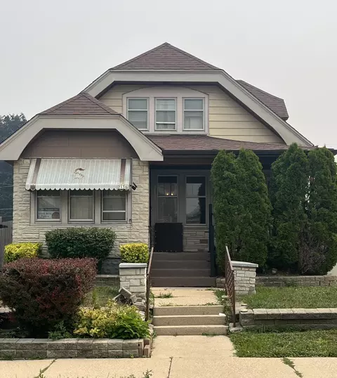 2136 S 72nd, West Allis, WI 53219
