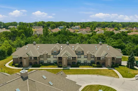 2987 W Drexel #313, Franklin, WI 53132